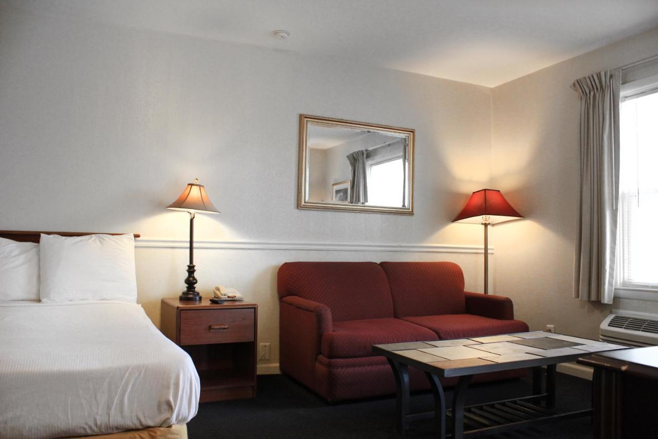 Alpine Inn & Suites Рокфорд Экстерьер фото
