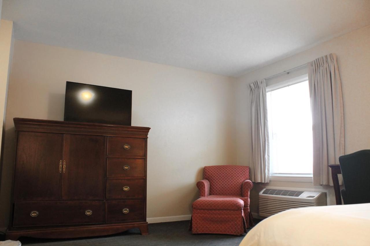Alpine Inn & Suites Рокфорд Экстерьер фото