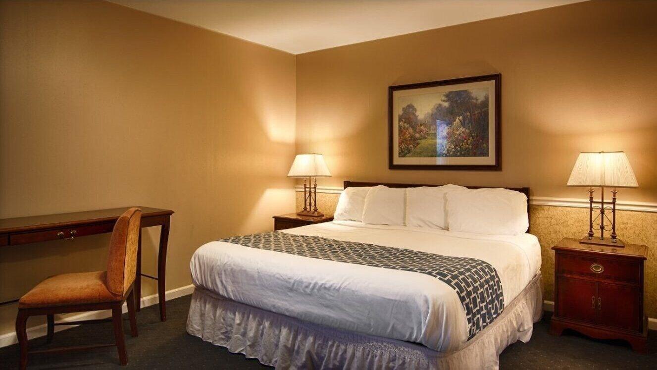 Alpine Inn & Suites Рокфорд Экстерьер фото