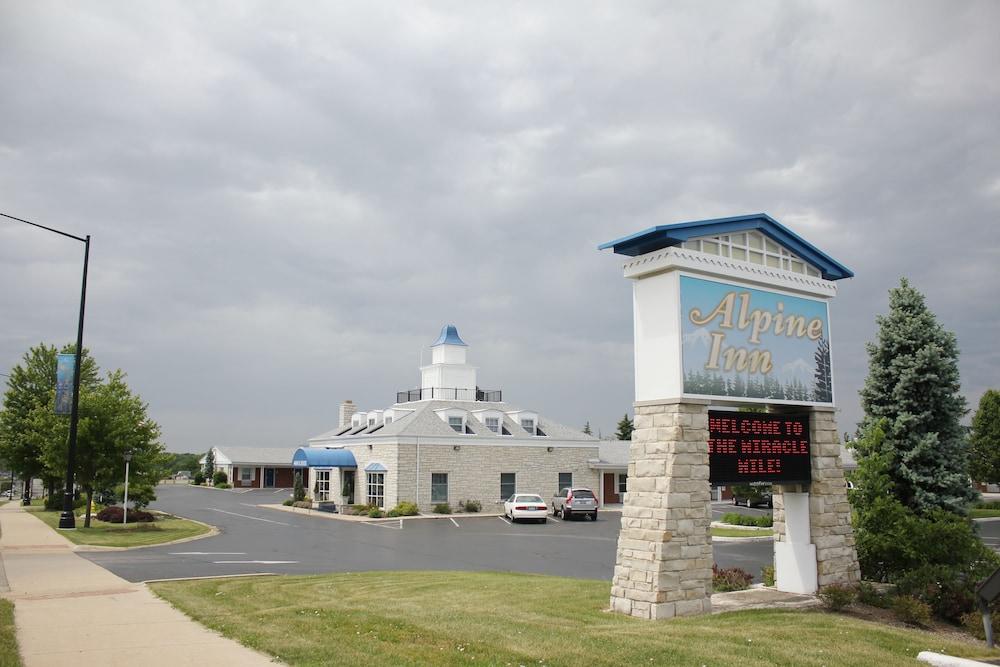 Alpine Inn & Suites Рокфорд Экстерьер фото