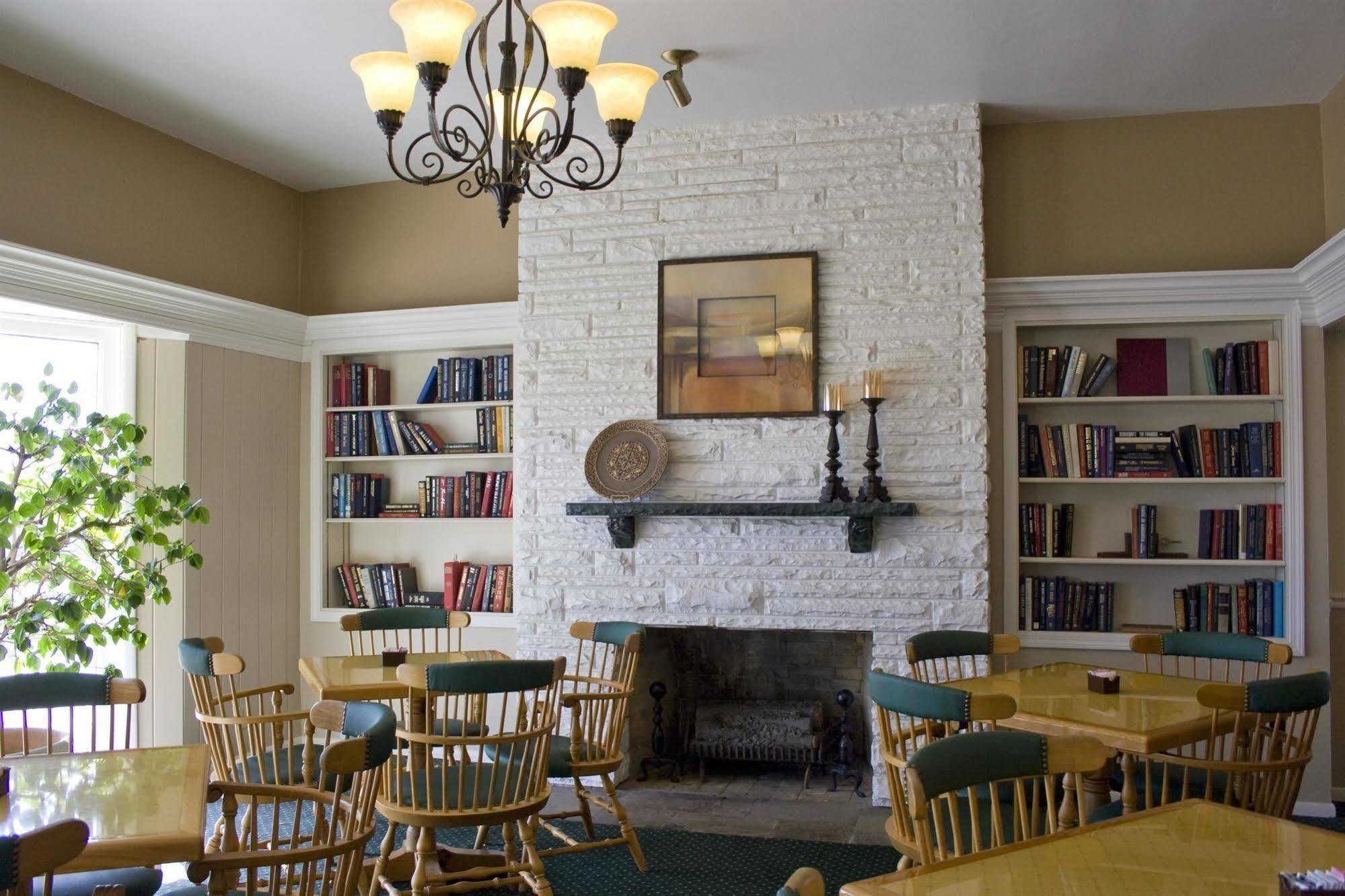 Alpine Inn & Suites Рокфорд Экстерьер фото