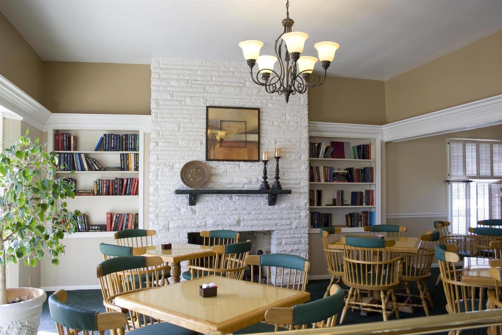 Alpine Inn & Suites Рокфорд Экстерьер фото